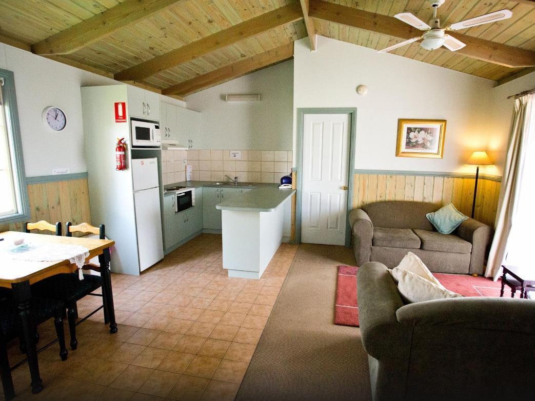 Walkabout Motel Rutherglen Bagian luar foto