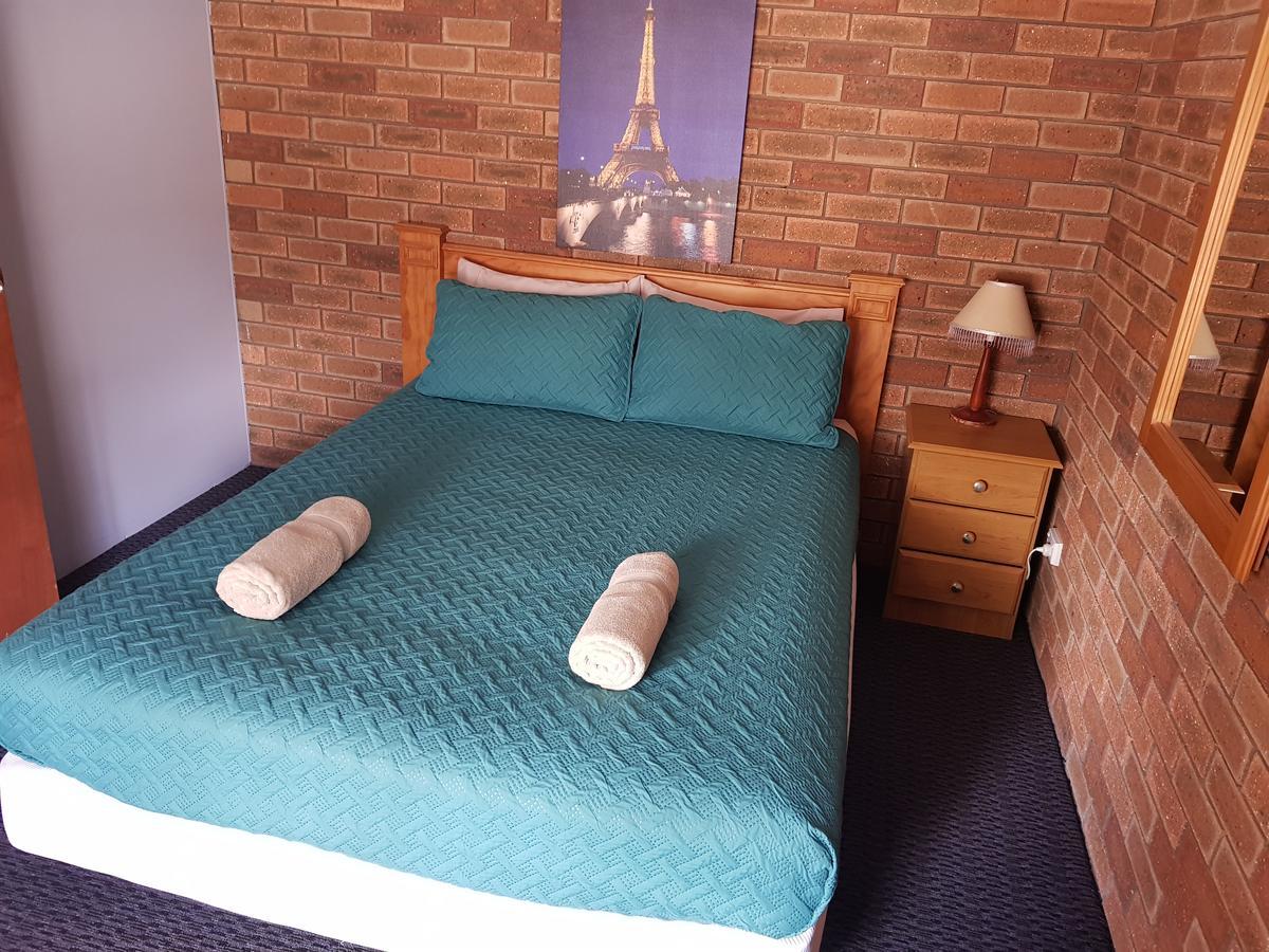 Walkabout Motel Rutherglen Bagian luar foto