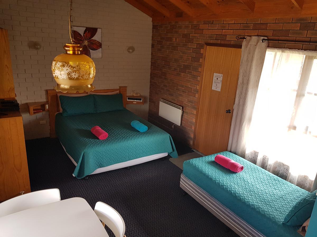 Walkabout Motel Rutherglen Bagian luar foto
