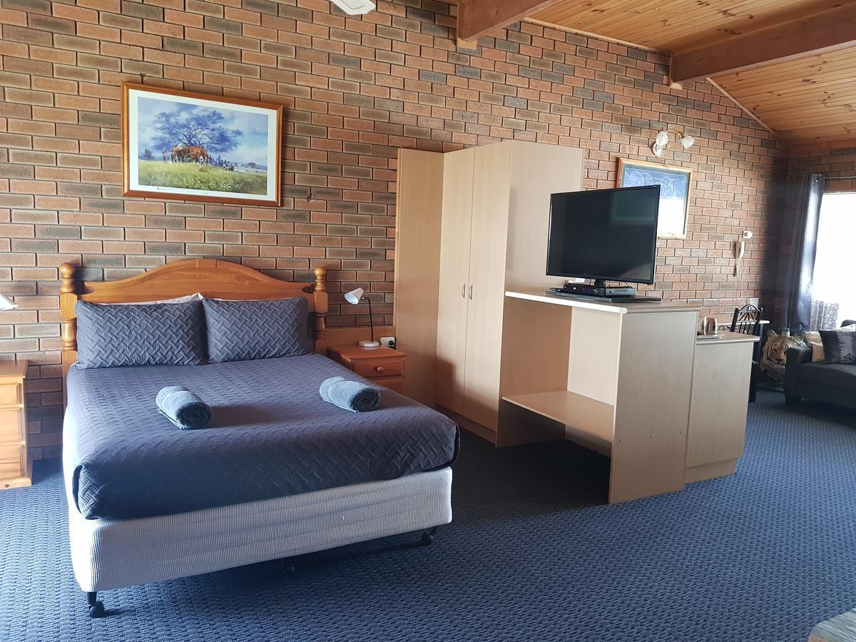 Walkabout Motel Rutherglen Bagian luar foto