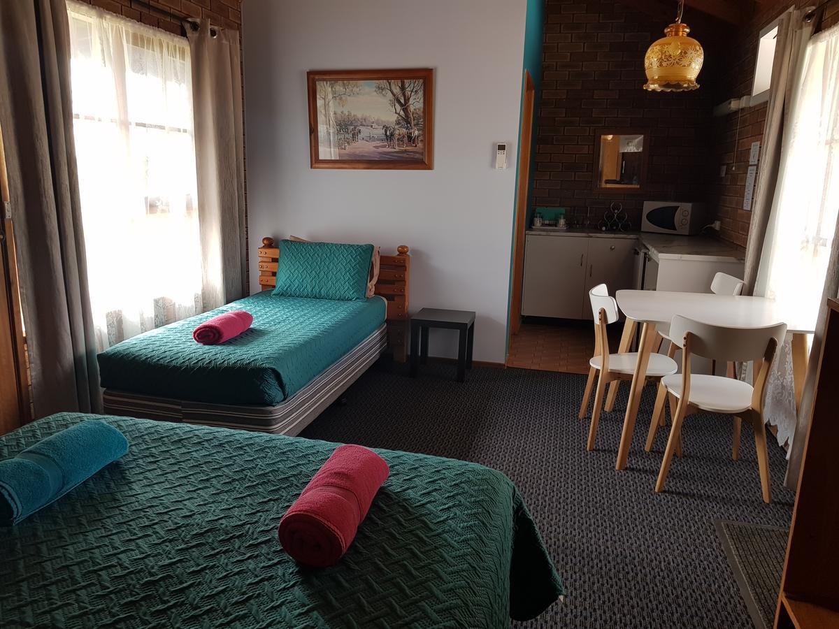 Walkabout Motel Rutherglen Bagian luar foto