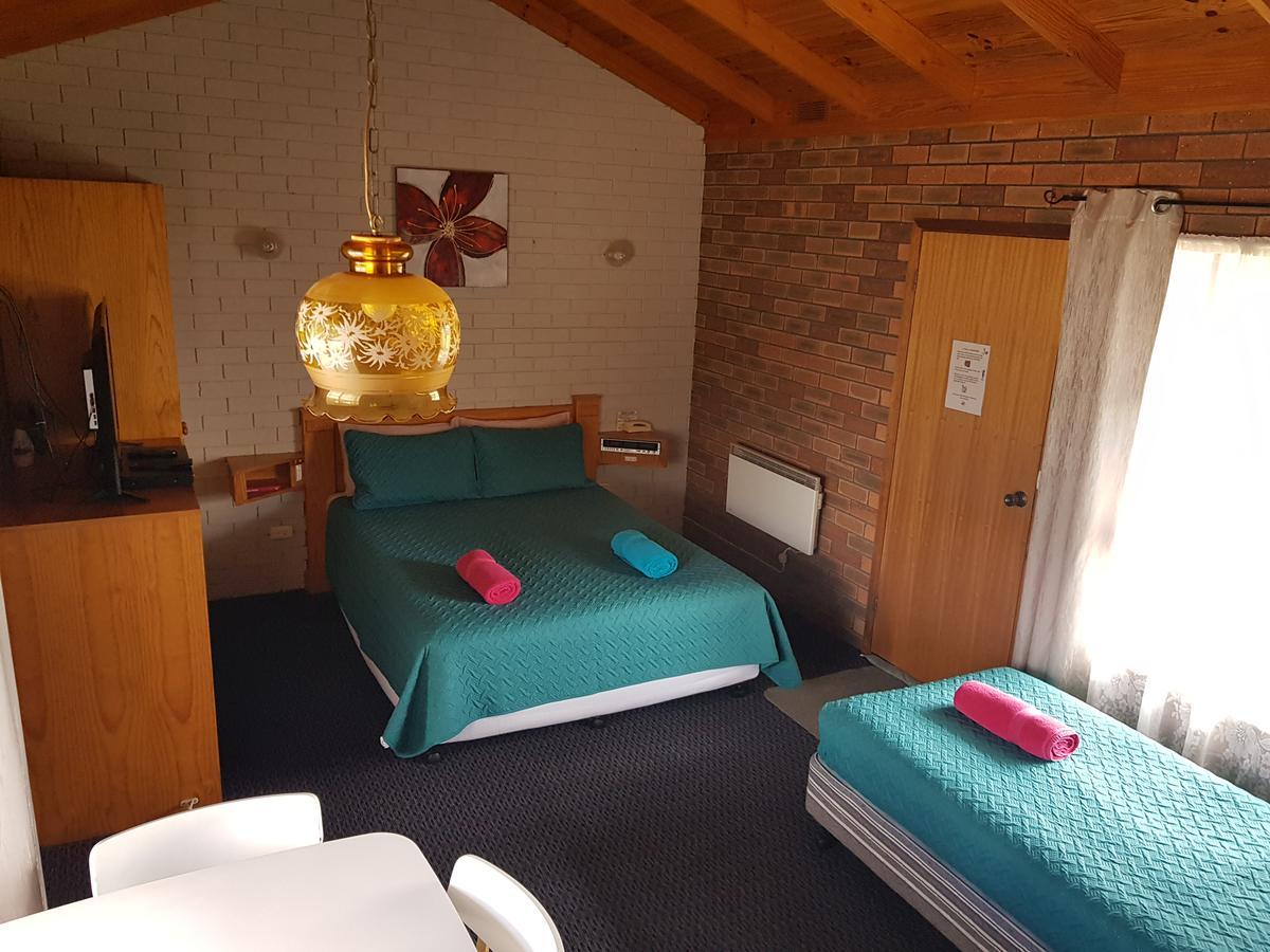 Walkabout Motel Rutherglen Bagian luar foto