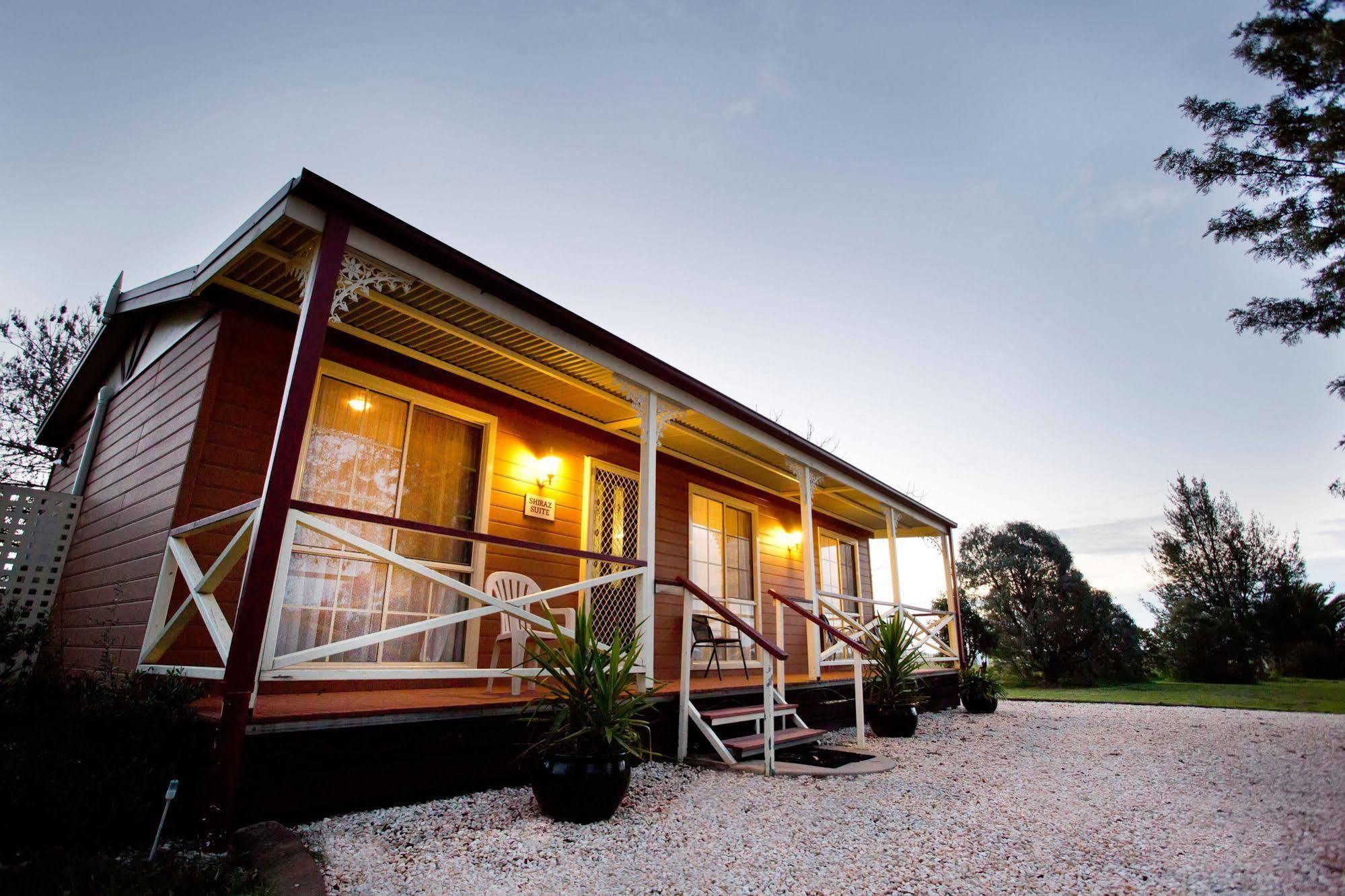 Walkabout Motel Rutherglen Bagian luar foto